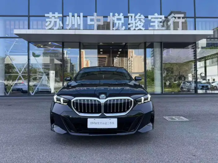 BMW 5 Series 2026 Model 530Li Leading Model M Sports Set – фото 2