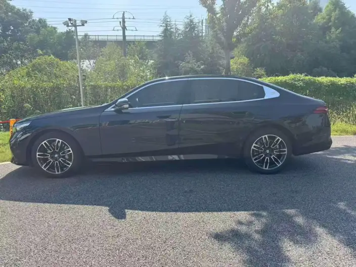 BMW 5 Series 2026 Model 530Li Leading Model M Sports Set – фото 3