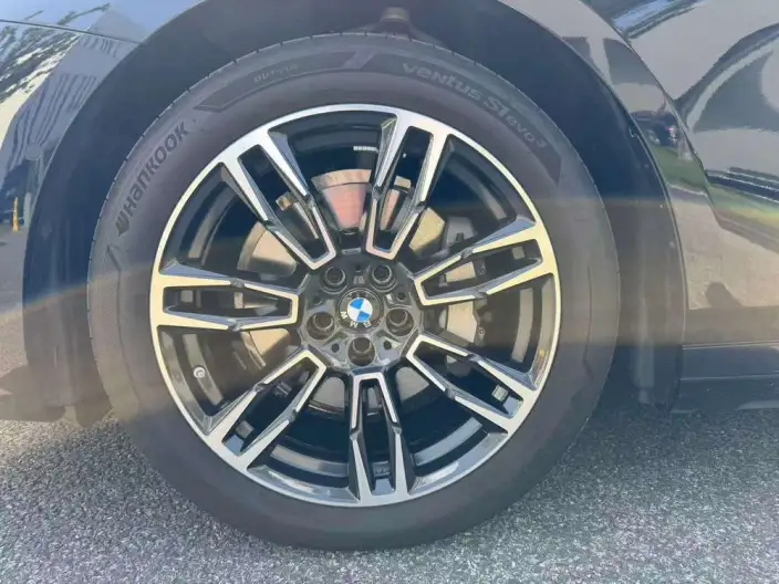 BMW 5 Series 2026 Model 530Li Leading Model M Sports Set – фото 6