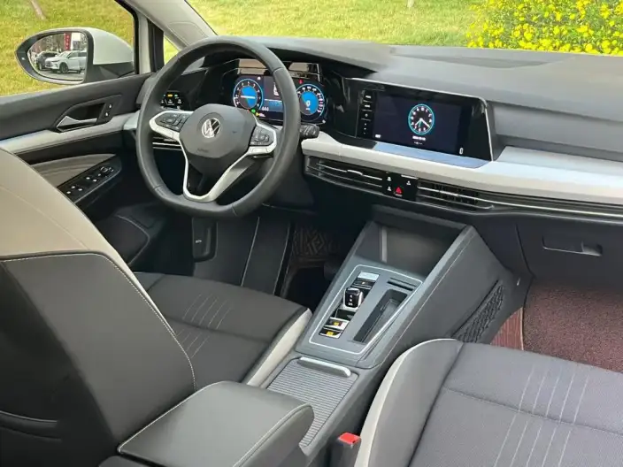 Volkswagen Golf 2021 Model 280TSI DSG R-Line – фото 6