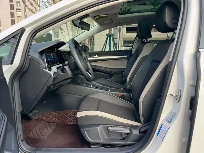Volkswagen Golf 2021 Model 280TSI DSG R-Line – фото 8