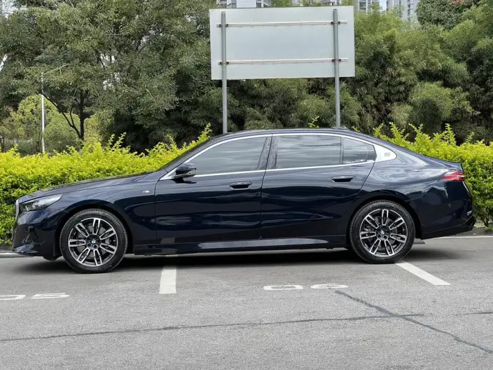 BMW 5 Series 2025 Model Facelift 530Li Leading Model M Sports Set