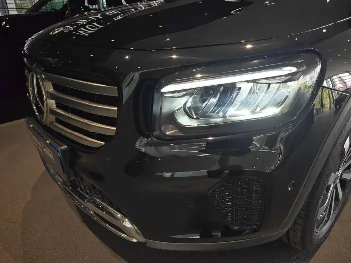Mercedes-Benz GLB 2025 Model GLB 220 Fashion Model – фото 7