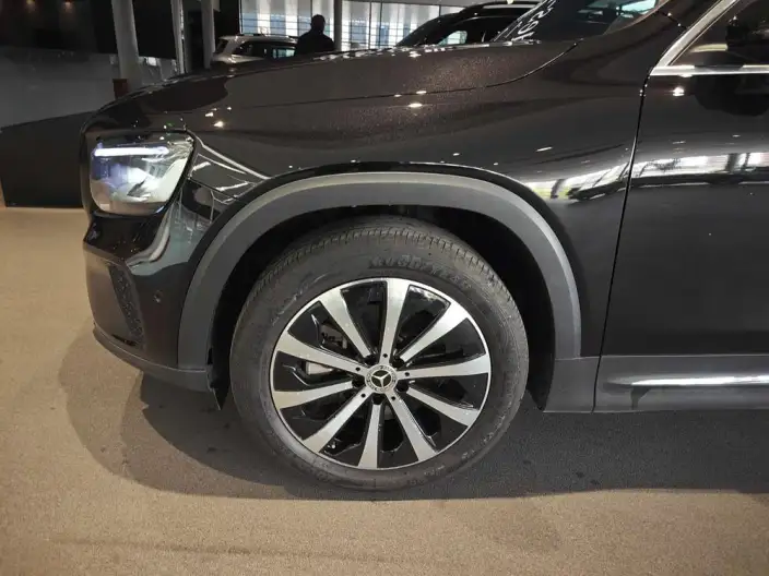 Mercedes-Benz GLB 2025 Model GLB 220 Fashion Model – фото 8