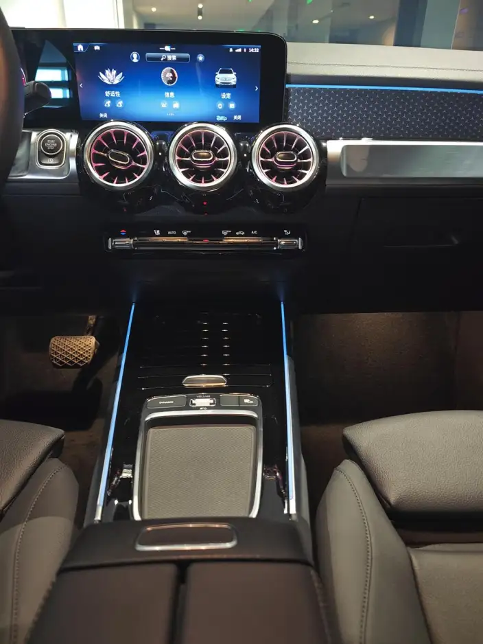 Mercedes-Benz GLB 2025 Model GLB 220 Fashion Model – фото 9