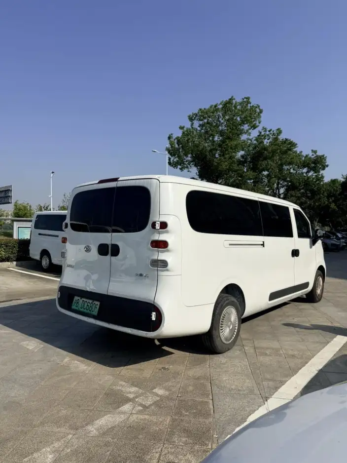 Maxus Dana V1 2024 Model V1+ Long axis Low top Gran Passenger car 62kWh – фото 6