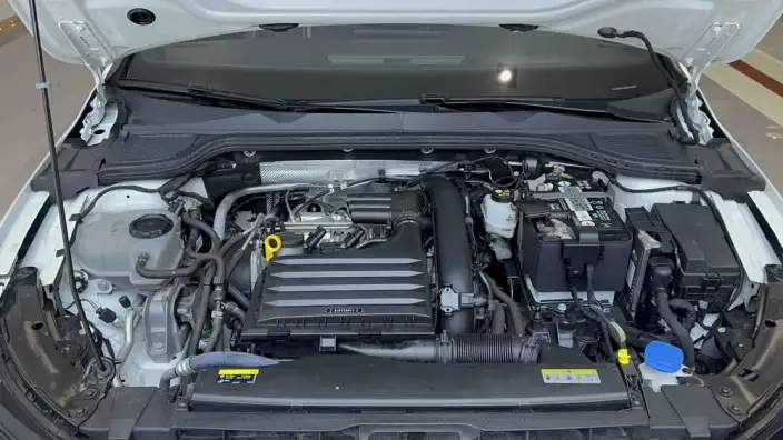 Volkswagen Golf 2023 Model 280TSI DSG R-Line Lite – фото 8