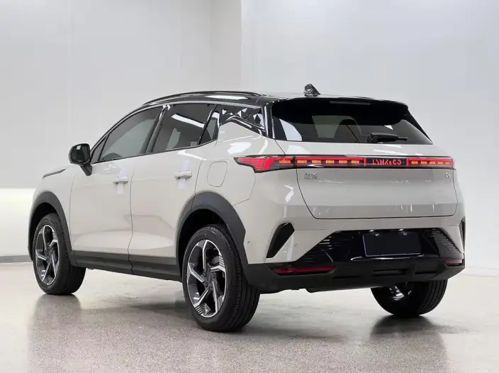 Lynk & Co 06 2026 Model Relive 1.5T Ultra – фото 5
