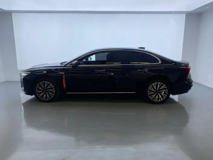 Hongqi H5 2025 Model 2.0T Automatic Flag Enjoy Edition