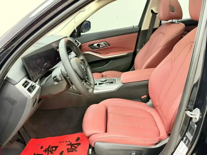 BMW 3 Series 2025 Model 330i M Sports Night Set – фото 8