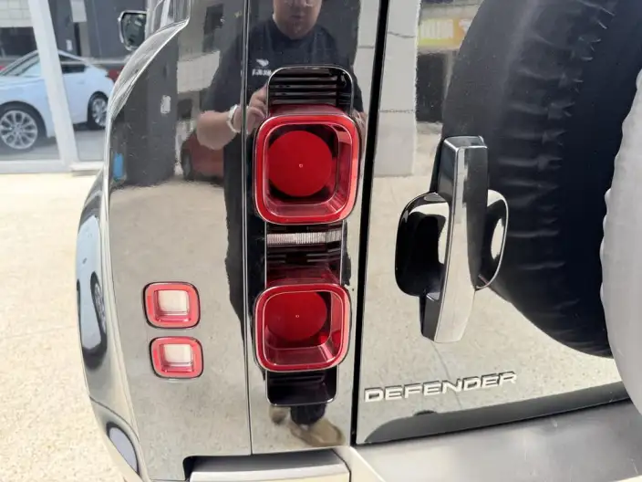 Land Rover Defender 2024 Model 110 3.0T P400 X-Dynamic HSE – фото 8