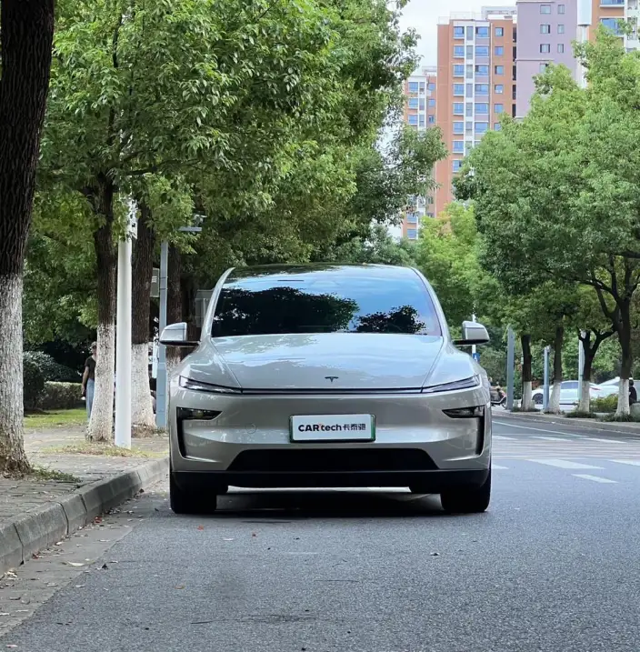 Model Y L 2026 Model Standard Edition