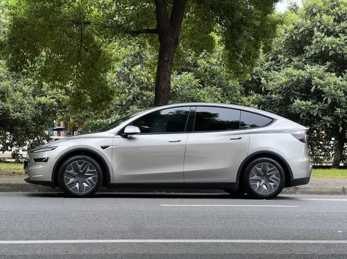 Model Y L 2026 Model Standard Edition