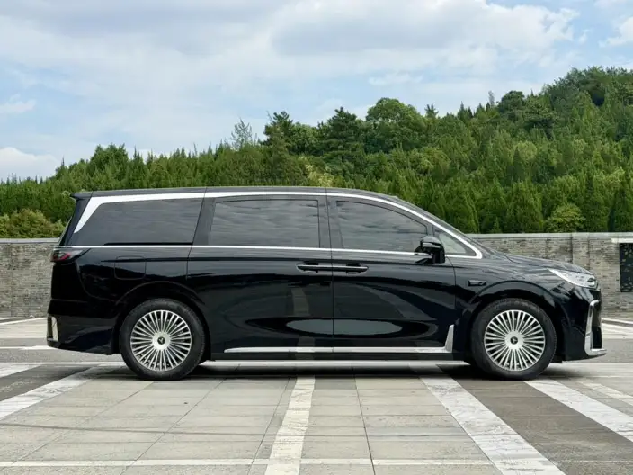 VOYAH Dreamer PHEV 2026 Model Champion Edition – фото 8