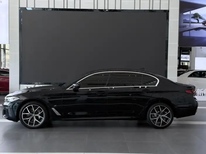 BMW 5 Series 2023 Model 530Li Exclusive Model M Sports Set – фото 3