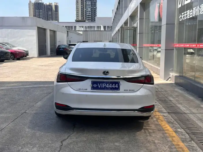 Lexus ES 2022 Model 200 Superior Edition