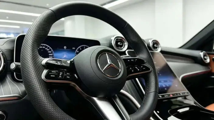 Mercedes-Benz GLC 2023 Model GLC 260 L 4MATIC Luxury Model 5 seat – фото 6