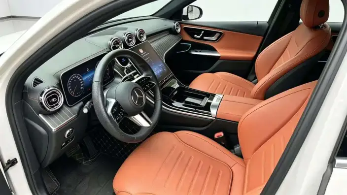 Mercedes-Benz GLC 2023 Model GLC 260 L 4MATIC Luxury Model 5 seat – фото 7