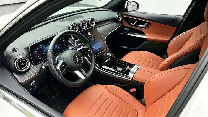 Mercedes-Benz GLC 2023 Model GLC 260 L 4MATIC Luxury Model 5 seat – фото 8