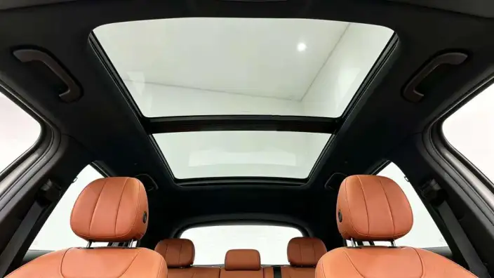 Mercedes-Benz GLC 2023 Model GLC 260 L 4MATIC Luxury Model 5 seat – фото 9