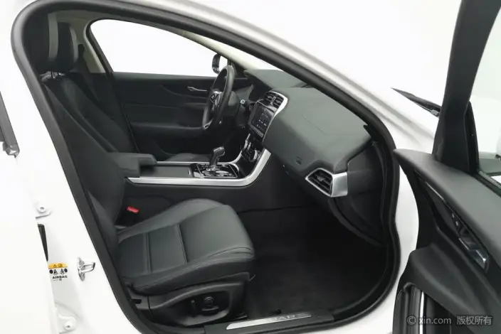Jaguar XE L 2021 Model 2.0T 250PS S Enterprising Youya Edition – фото 9