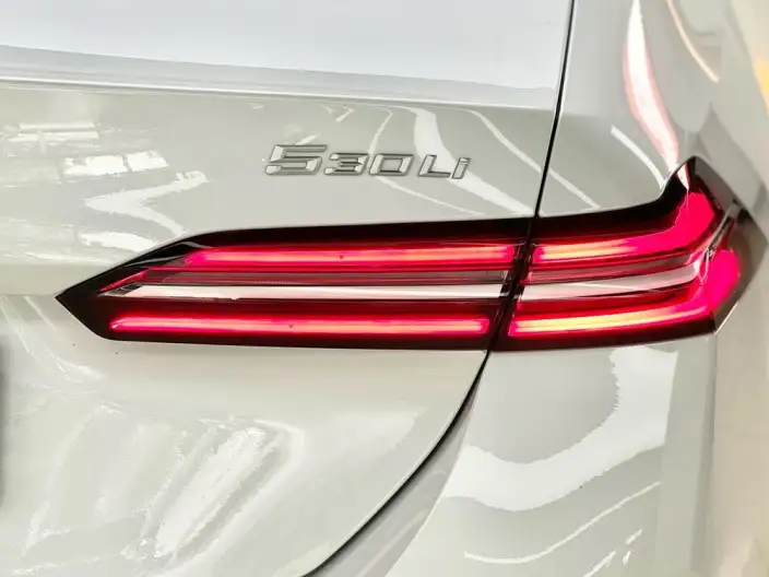 BMW 5 Series 2026 Model 530Li Leading Model M Sports Set – фото 8
