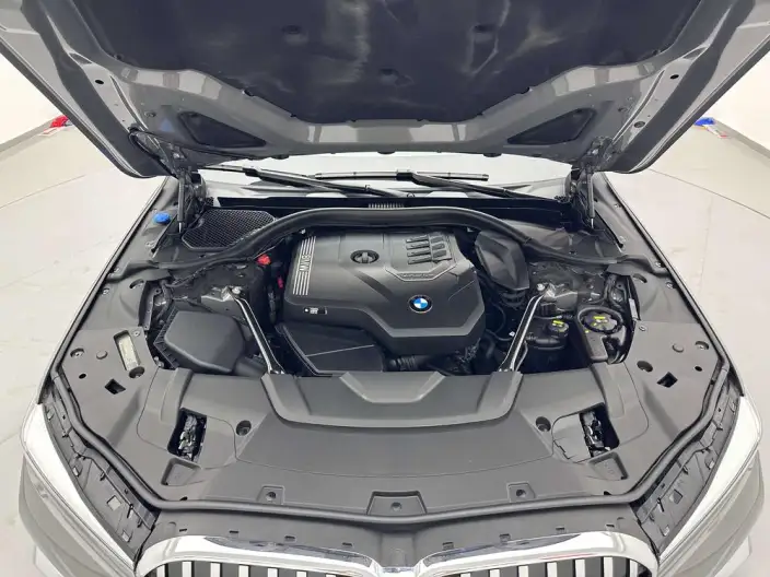 BMW 7 Series 2021 Model 730Li M Sports Set – фото 8