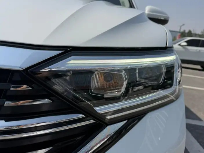 Volkswagen Sagitar 2024 Model 300TSI DSG Beyond Edition – фото 8