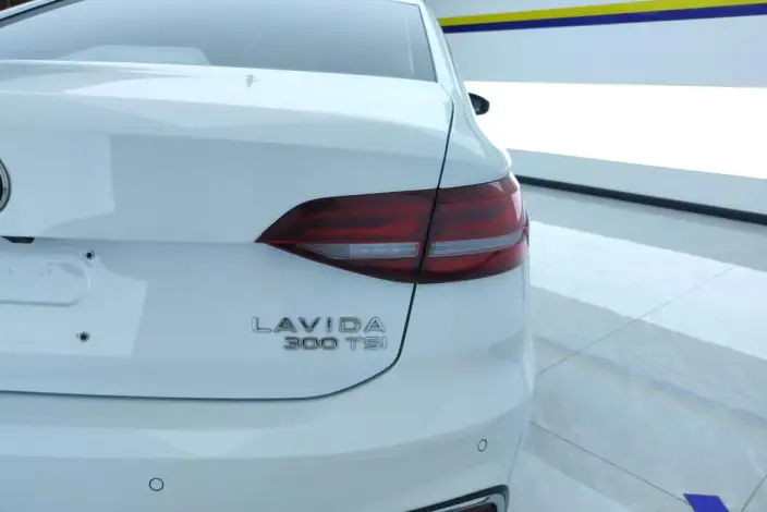 Volkswagen Lavida 2023 Model 300TSI DSG Manyi Edition – фото 9