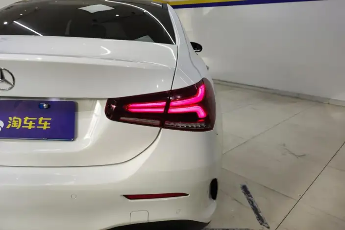 Mercedes-Benz A-class 2022 Model Facelift II A 200 L Sports sedan Fashion Edition – фото 10