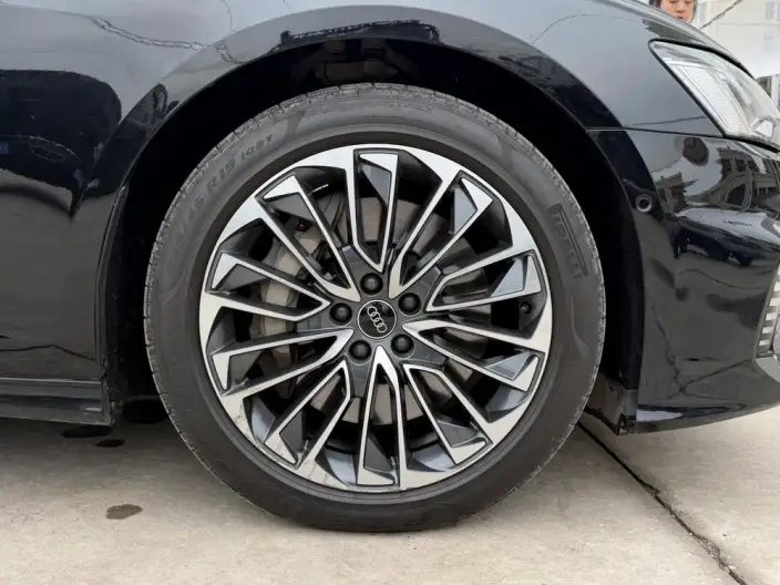 Audi A6L PHEV 2022 Model 55 TFSI e quattro – фото 8