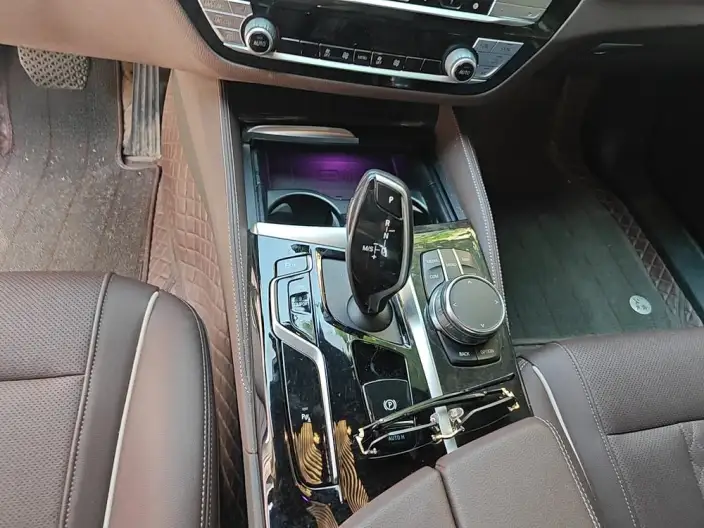 BMW 5 Series 2022 Model Facelift II 525Li M Sports Set – фото 9