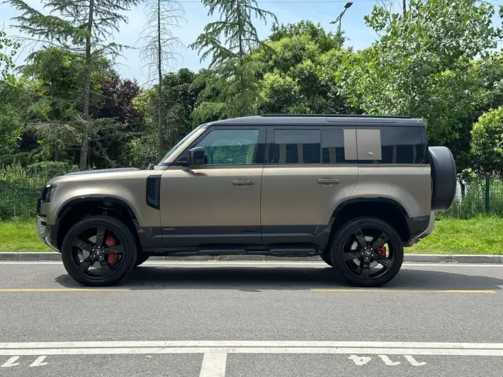 Land Rover Defender 2022 Model 110 X P400