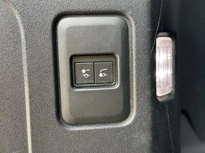 Land Rover Defender 2022 Model 110 X P400 – фото 8