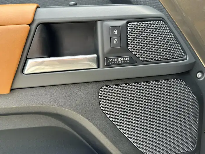 Land Rover Defender 2022 Model 110 X P400 – фото 10