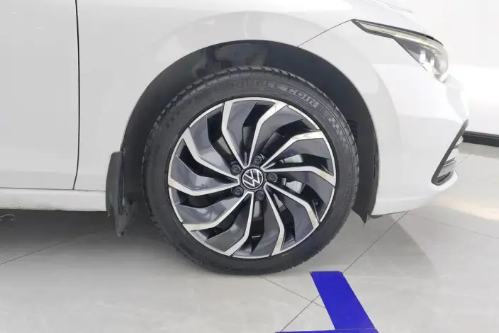Volkswagen Golf 2023 Model 280TSI DSG Pro – фото 4