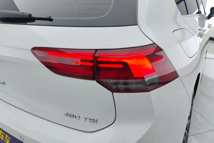 Volkswagen Golf 2023 Model 280TSI DSG Pro – фото 6