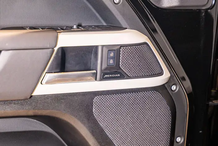 Land Rover Defender 2024 Model 110 3.0T P400 X-Dynamic HSE – фото 5
