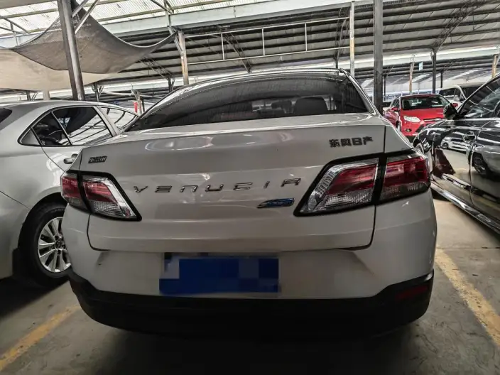 Venucia D60 2021 Model 1.6L XE CVT Smooth Ride Edition – фото 5