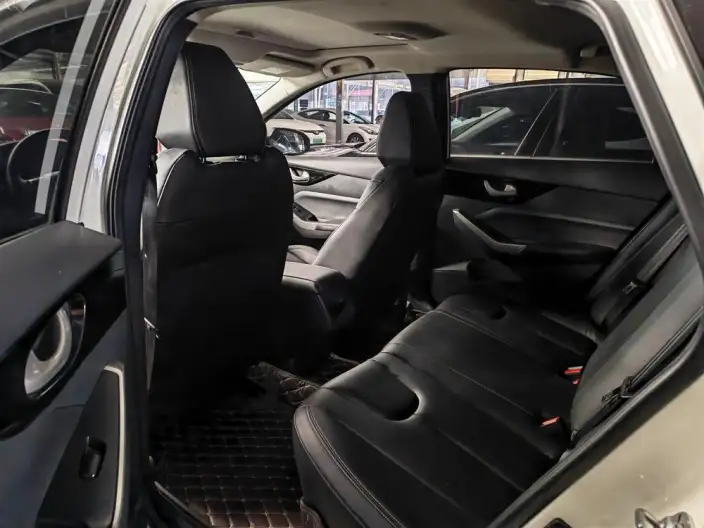 Venucia D60 2021 Model 1.6L XE CVT Smooth Ride Edition – фото 9