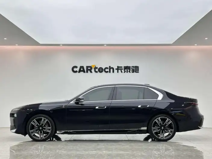 BMW 7 Series 2023 Model 740Li Leading Model M Sports Set – фото 4