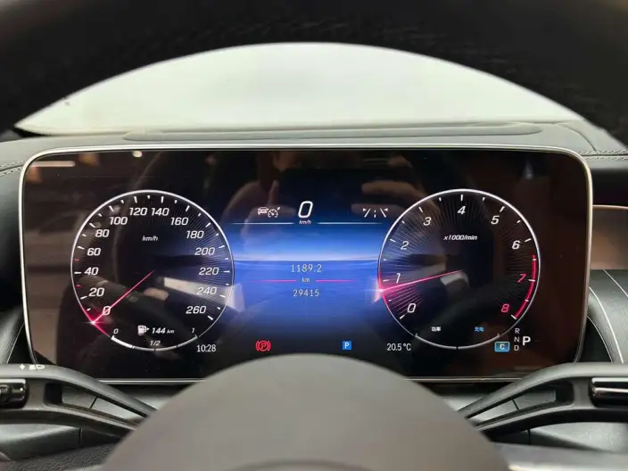 Mercedes-Benz GLC 2023 Model GLC 300 L 4MATIC Luxury Model 7 seat – фото 10
