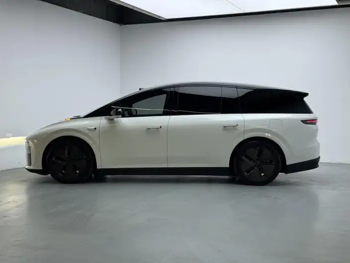 Li Auto i8 2025 Model Standard Edition – фото 4