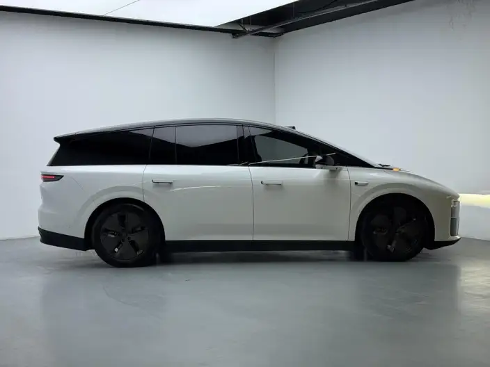 Li Auto i8 2025 Model Standard Edition – фото 8