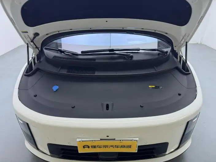 Li Auto i8 2025 Model Standard Edition – фото 10