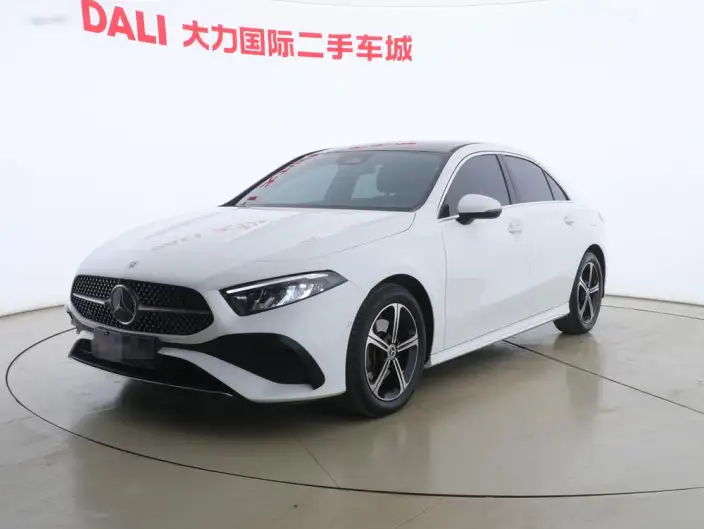 Mercedes-Benz A-class 2024 Model A 200 L Fashion Edition – фото 1