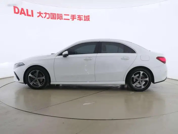 Mercedes-Benz A-class 2024 Model A 200 L Fashion Edition – фото 4