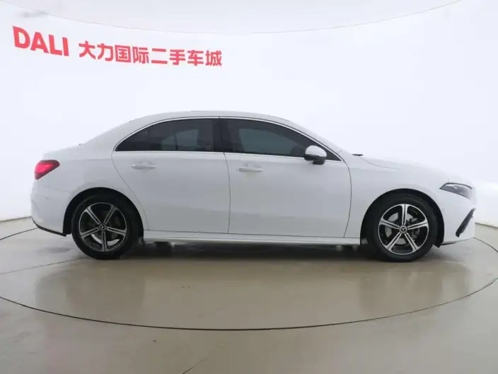 Mercedes-Benz A-class 2024 Model A 200 L Fashion Edition – фото 8