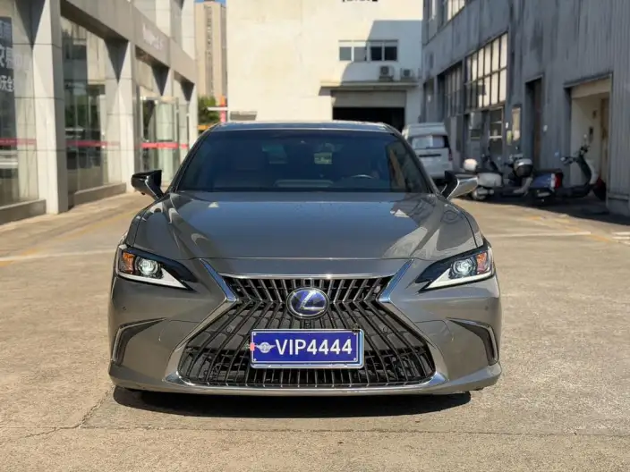 Lexus ES 2021 Model 300h Superior Edition