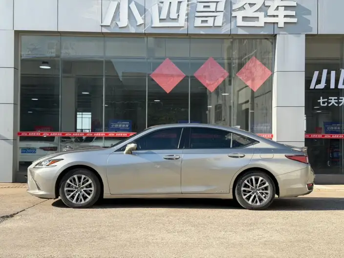 Lexus ES 2021 Model 300h Superior Edition